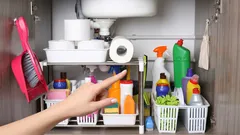 7 věcí, které byste nikdy neměli skladovat pod dřezem – a kam je uložit místo toho