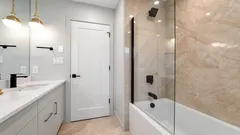 5 oblíbených, ale nepraktických řešení při rekonstrukci koupelny, kterým je lepší se vyhnout