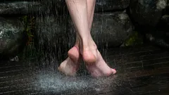 Jak správně stát ve sprše: odborníci poskytli vyčerpávající odpověď na otázku