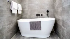 Nejčastější chyby při výběru vany: na co se ptát v prodejně a co si doma předem změřit