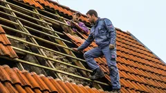 Jak opravit střechu a výrazně ušetřit bez ztráty kvality - radí odborník