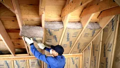 Jak levně zrekonstruovat půdu svépomocí: 5 ověřených rad od tesaře